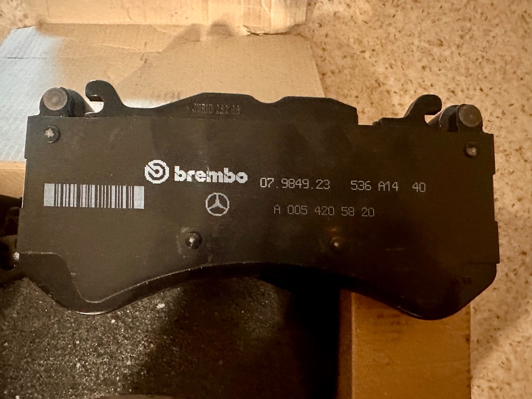 Mercedes-Benz Tutti pezzi di ricambio auto: Mercedes AMG Bremsklötze – Usato da Menziken venduto da T_1_RACER 1