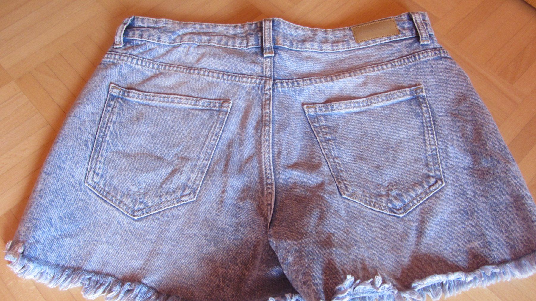 C&A Lotti di vestiti: 2 shorts en jeans 44 – Usato da Oberried FR venduto da berg04 3
