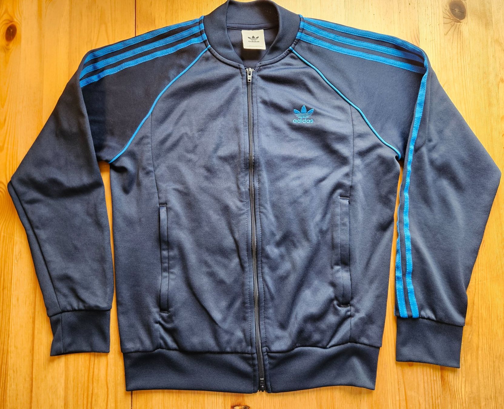 Adidas Giacche: Jacke adidas Grösse S retro – Usato da Hägglingen venduto da United-Village-Trade