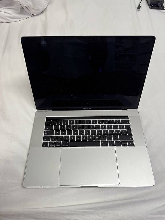 Apple Notebook: macbook pro 15inch – Usato da Zürich venduto da reg91