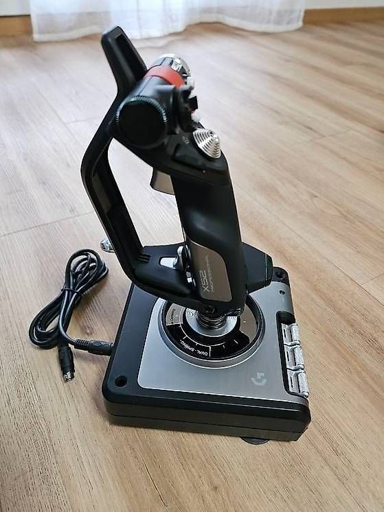Logitech Manettes: Logitech Saitek X52 Pro – D'occasion à Münsingen par sttech 1