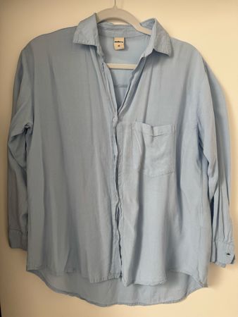 Leichte Sommerbluse von Zebra, hellblau, Grösse XS.