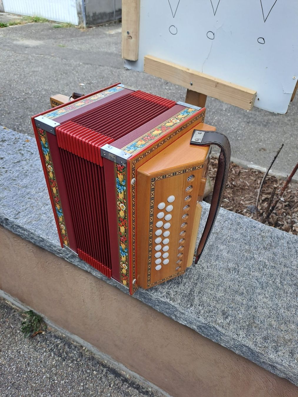 Strumenti musicali: schwyzerorgeli Paul Mauron ton A... 3 chôrig... – Usato da Pont-de-la-Morge venduto da Mirabelle0 3