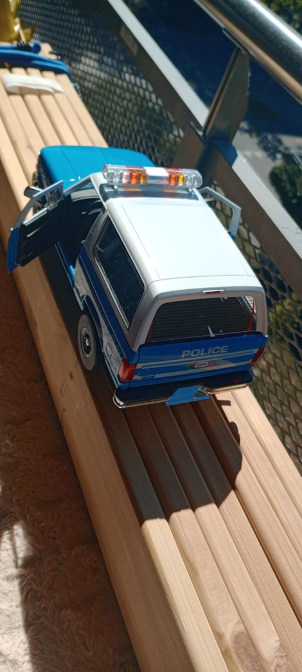 Greenlight Modellini d'auto: Ford Bronco 1992 NYPD – Usato da Domat/Ems venduto da oriori 4
