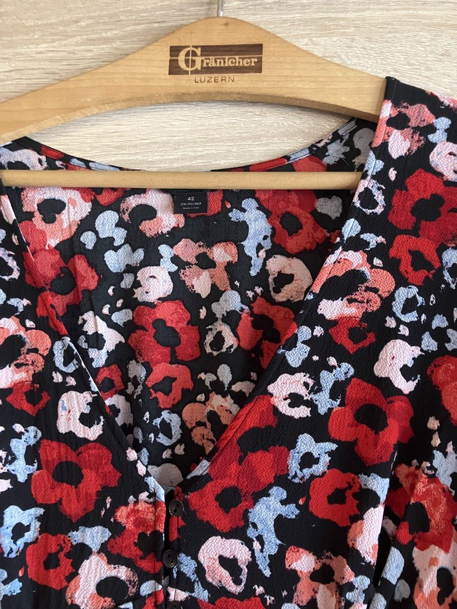 Monki Kleider: Monki Blumenkleid Grösse 42 – Gebraucht aus Rothenthurm von Family_B 2