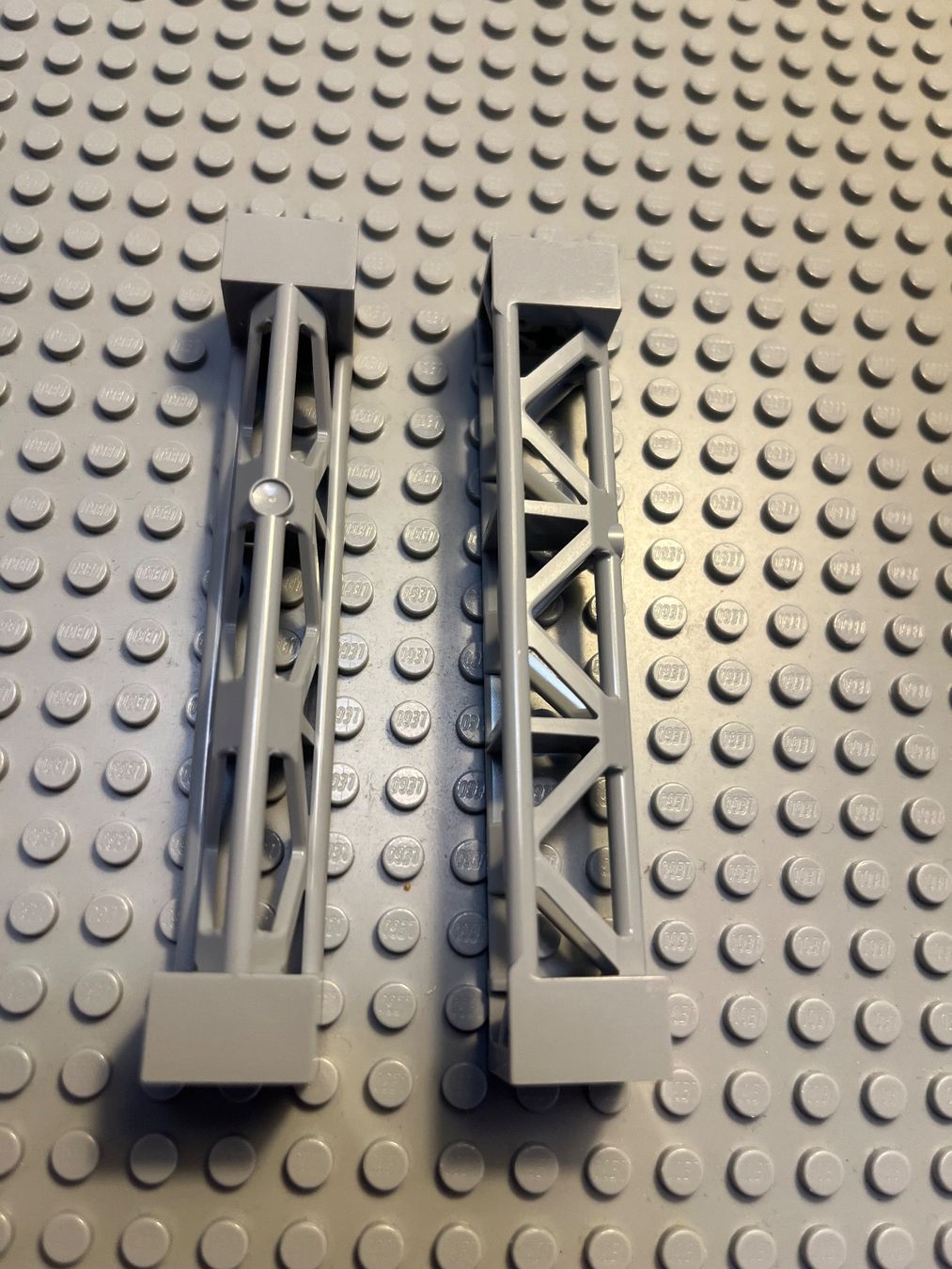 Lego Kit di costruzioni: Lego 2x Gittermast 2x2x10 – Usato da Basel venduto da Swi-7621