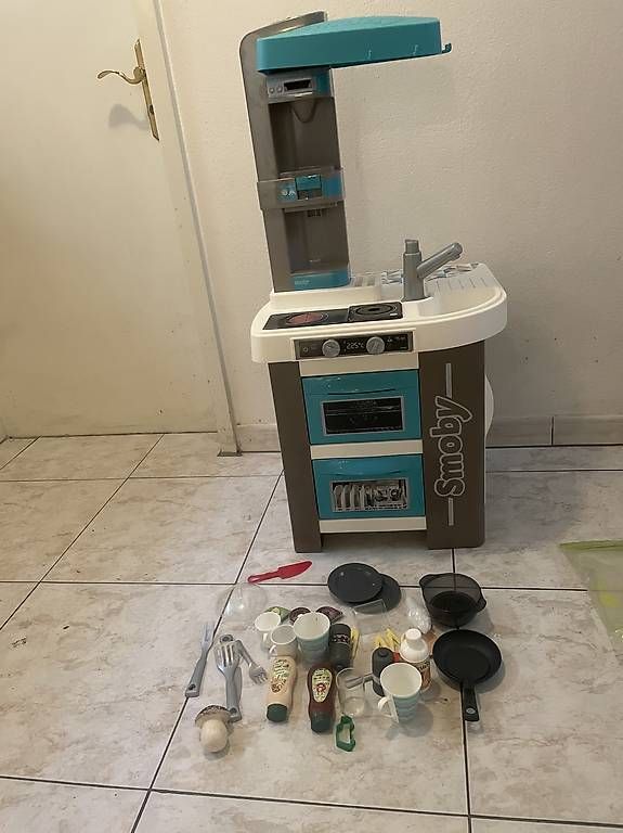 Smoby Giocattoli: Smoby Kinderkueche mit Zubehoer bespielt – Usato da Obergerlafingen venduto da cabo4 1