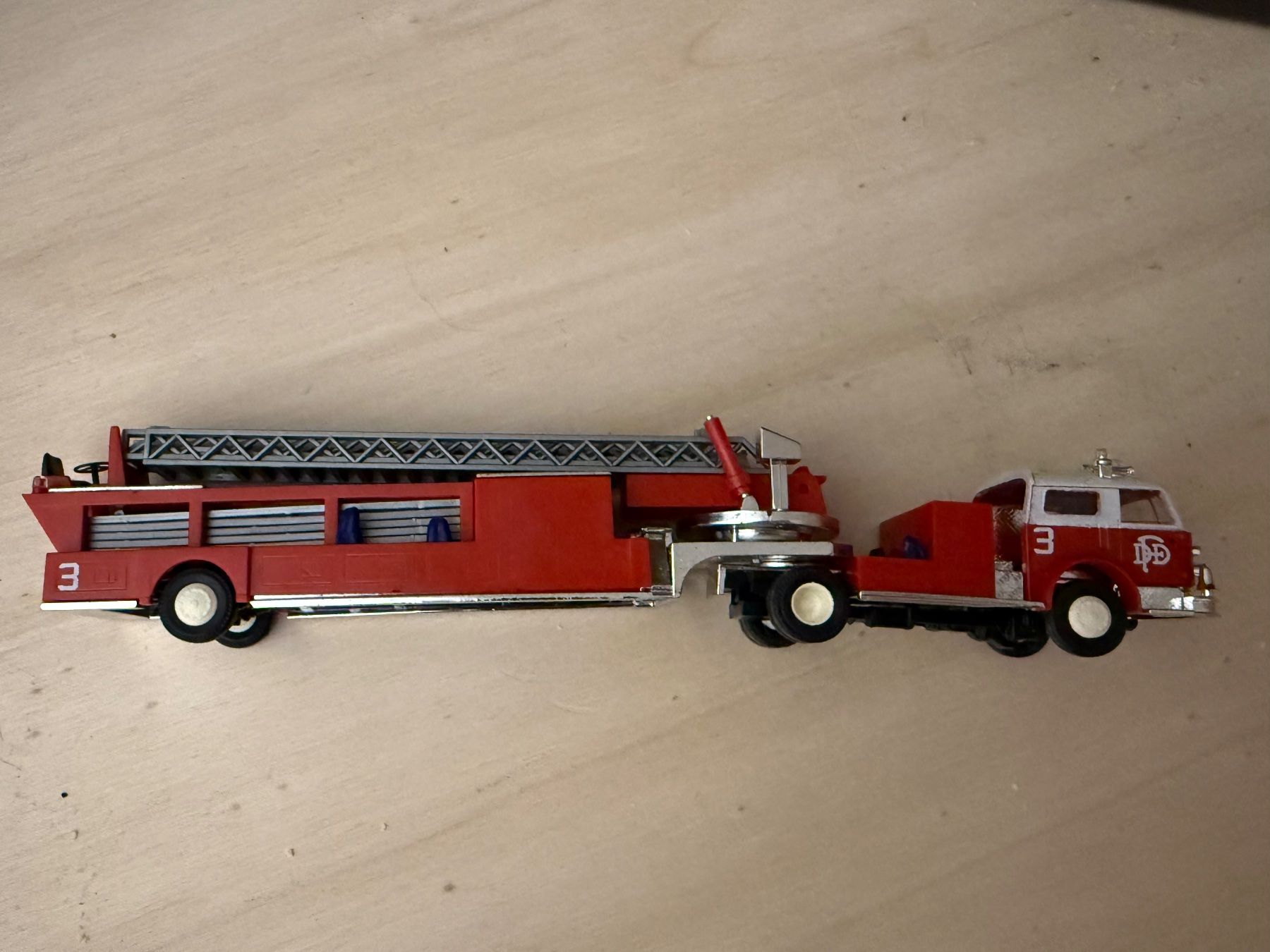 Busch Kit di modellismo & Modellini statici: Camion pompiers US Busch 1/87 – Usato da Morrens VD venduto da YannD02 4