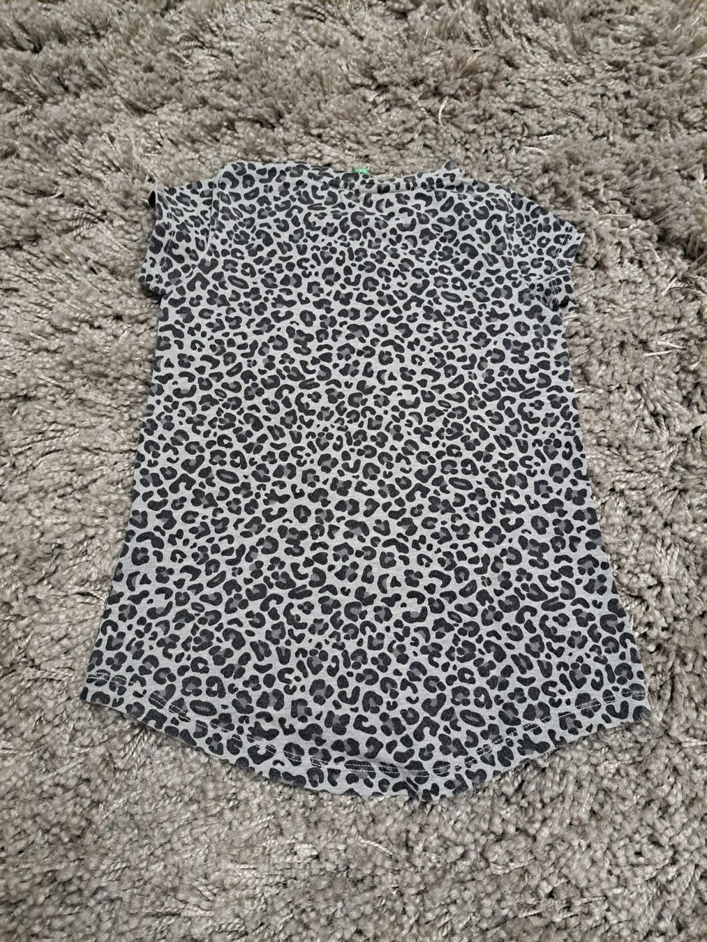 Benetton Blouses, T-shirts & Tops: T-Shirt Benetton ca. 98/104 – D'occasion à Kaltbrunn par Nili133 1