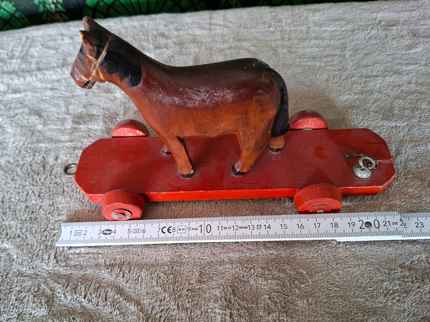 Spielzeuge: 2 sehr alte hübsche Holzpferdchen mit Wagen – Gebraucht aus Otelfingen von silver-moon 4