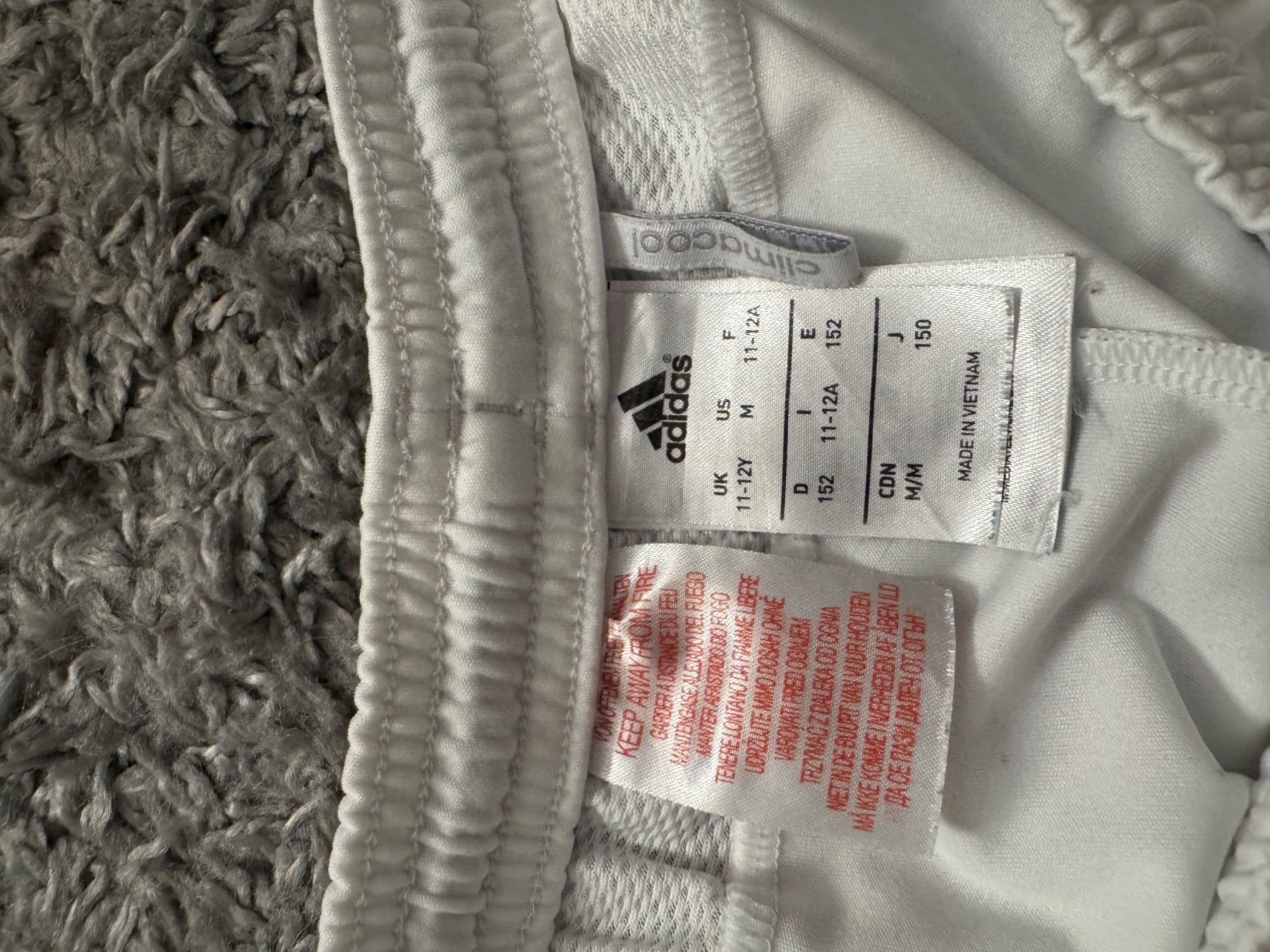 Adidas Hosen: Manchester United Shorts – Neu (gemäss Beschreibung) aus Römerswil LU von oli_9hd5 1
