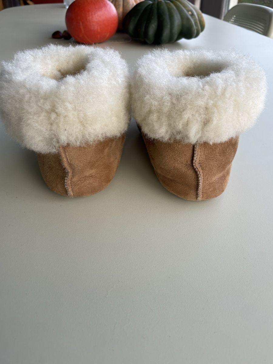 Scarpe per ragazzi: Lammfell-Finkli Gr. 27/28 – Usato da Zürich venduto da Histo_RaHub 5