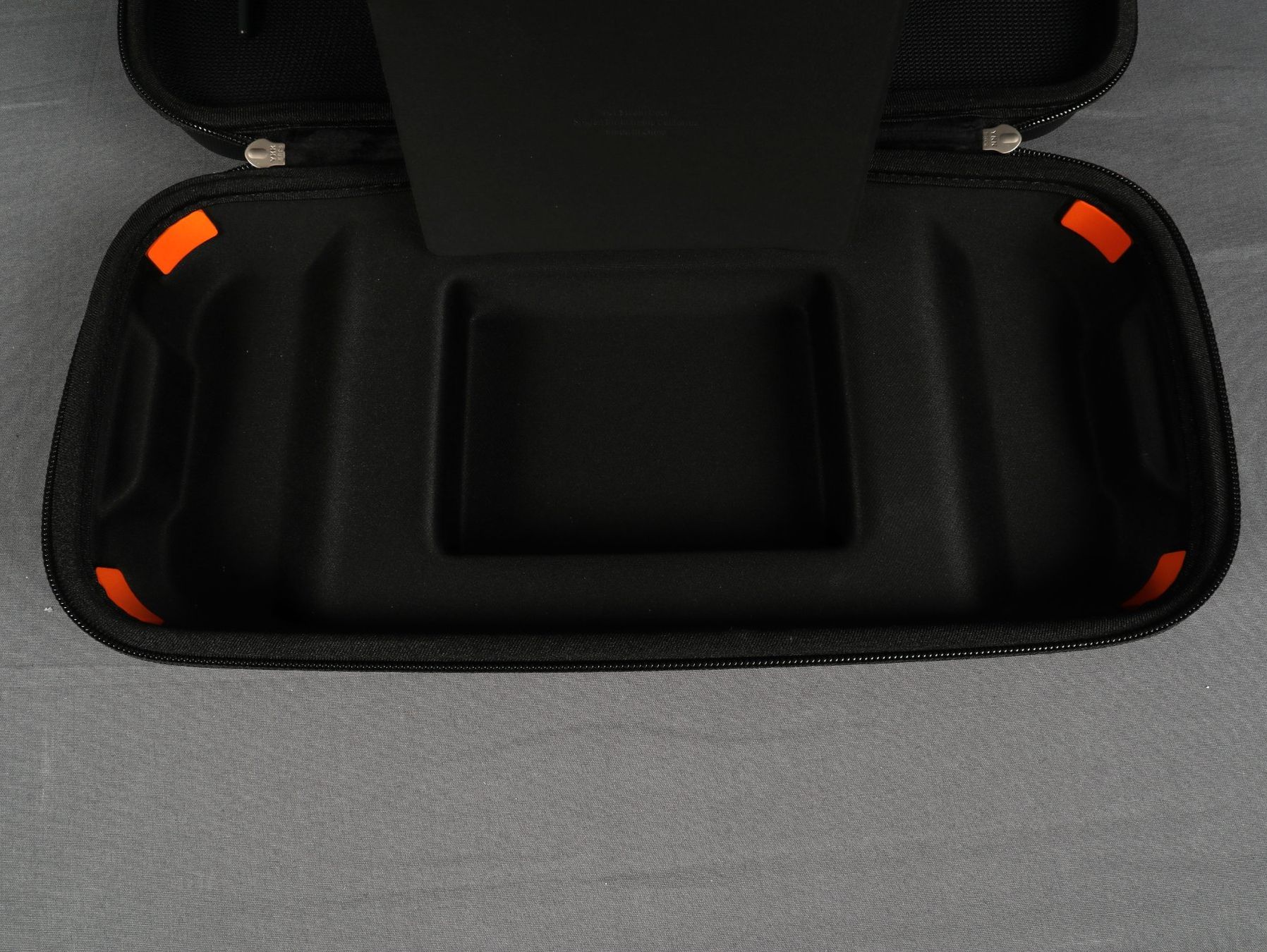 Spigen Custodie protettive: SPIGEN Steam Deck Case – Nuovo (secondo la descrizione) da Steinen venduto da Restwert_Steinen 3