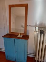 Charmanter kleiner antiker Schrank