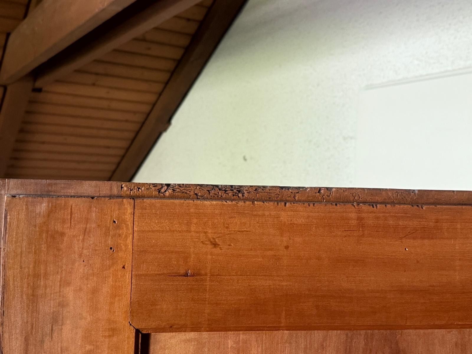 Schränke: Antiker Schrank Louis XVI Stil – Gebraucht aus Zürich von  9