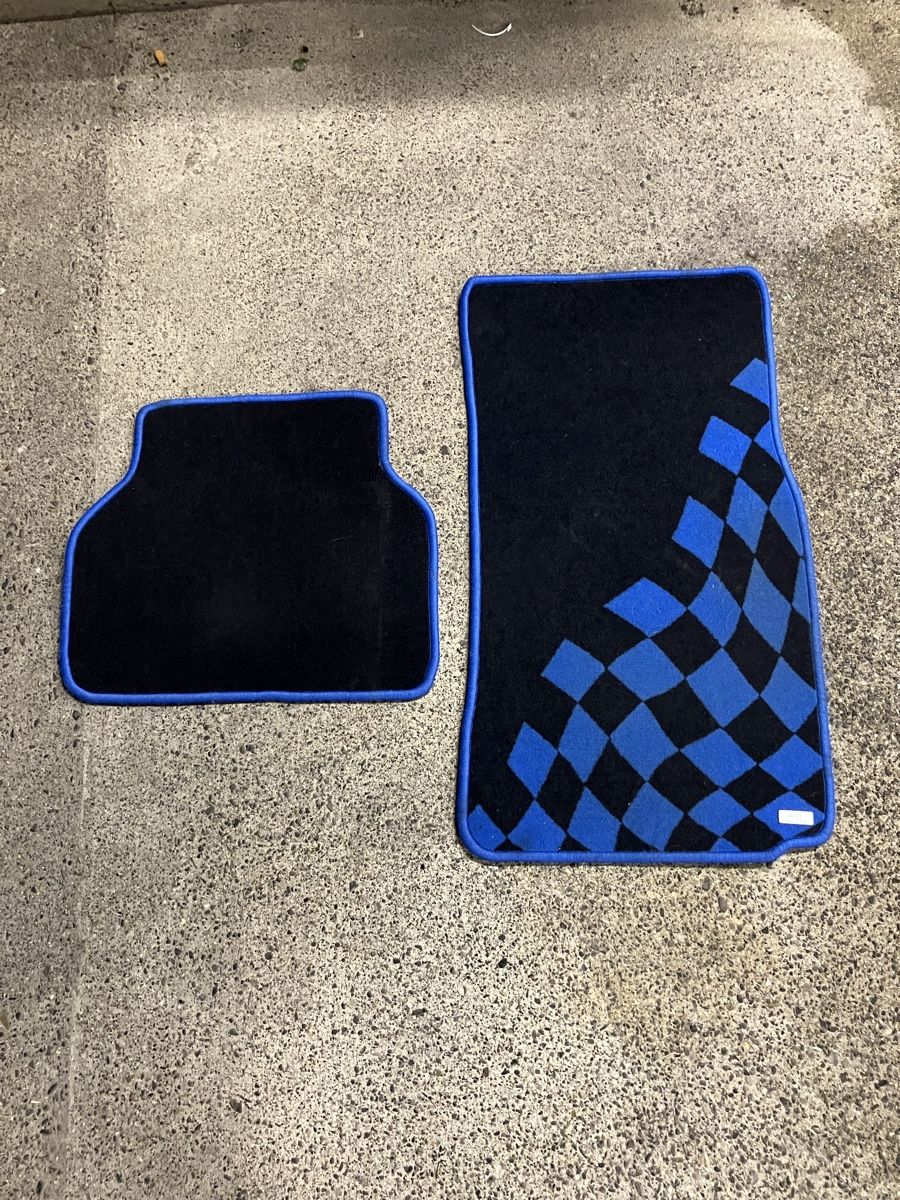 Tapis / Bacs: Auto Teppich – Neuf (Voir description) à Emmenbrücke par nne_hm9j