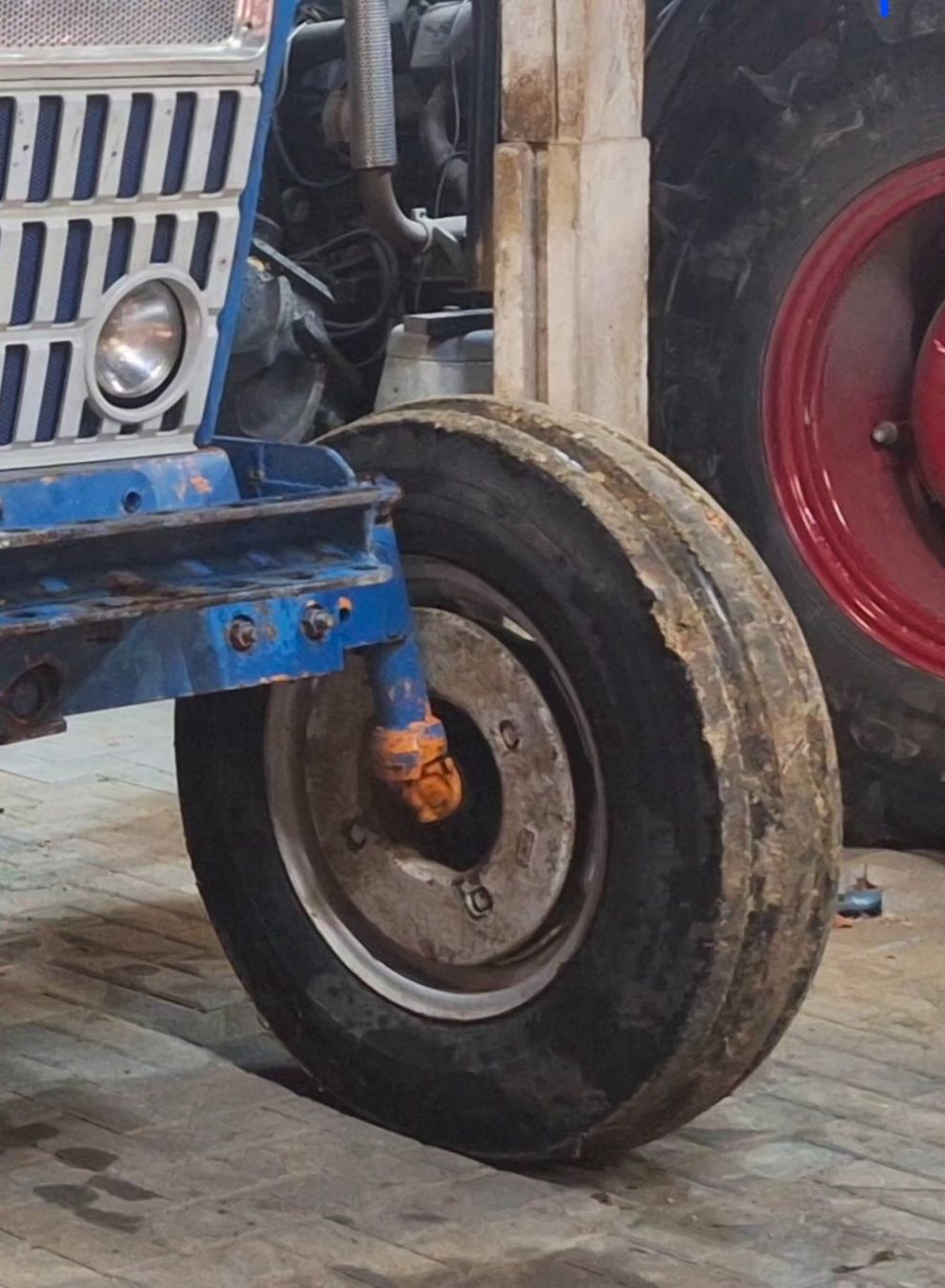 Ford Tutti i ricambio: Ford Traktor Radgewichte – Usato da Herznach venduto da bue_bbx6 2