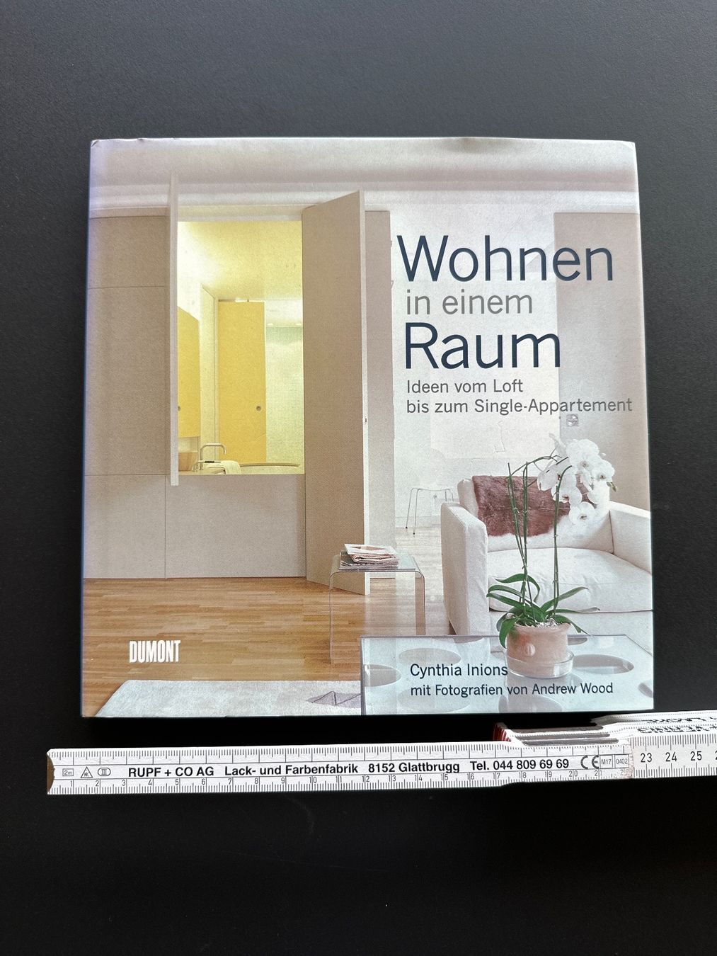 Libri: Wohnen in einem Raum – Usato da Brügg BE venduto da Jeepeeone