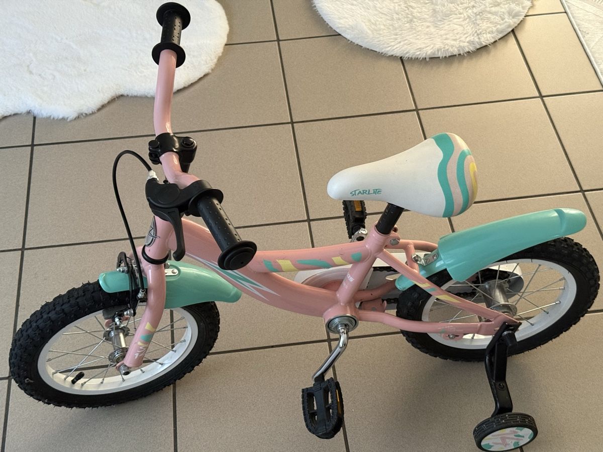 Velos: Ich verkaufe ein Mädchenfahrrad. – Neu (gemäss Beschreibung) aus Figino von Ferrari58 2