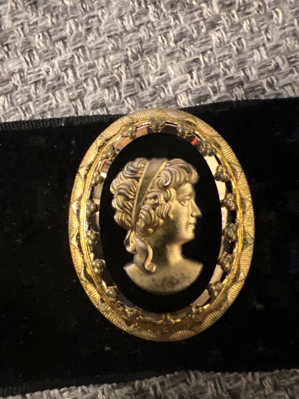 Ketten: Choker mit Cameo Anhänger – Gebraucht aus Uznach von Ya_x7x6