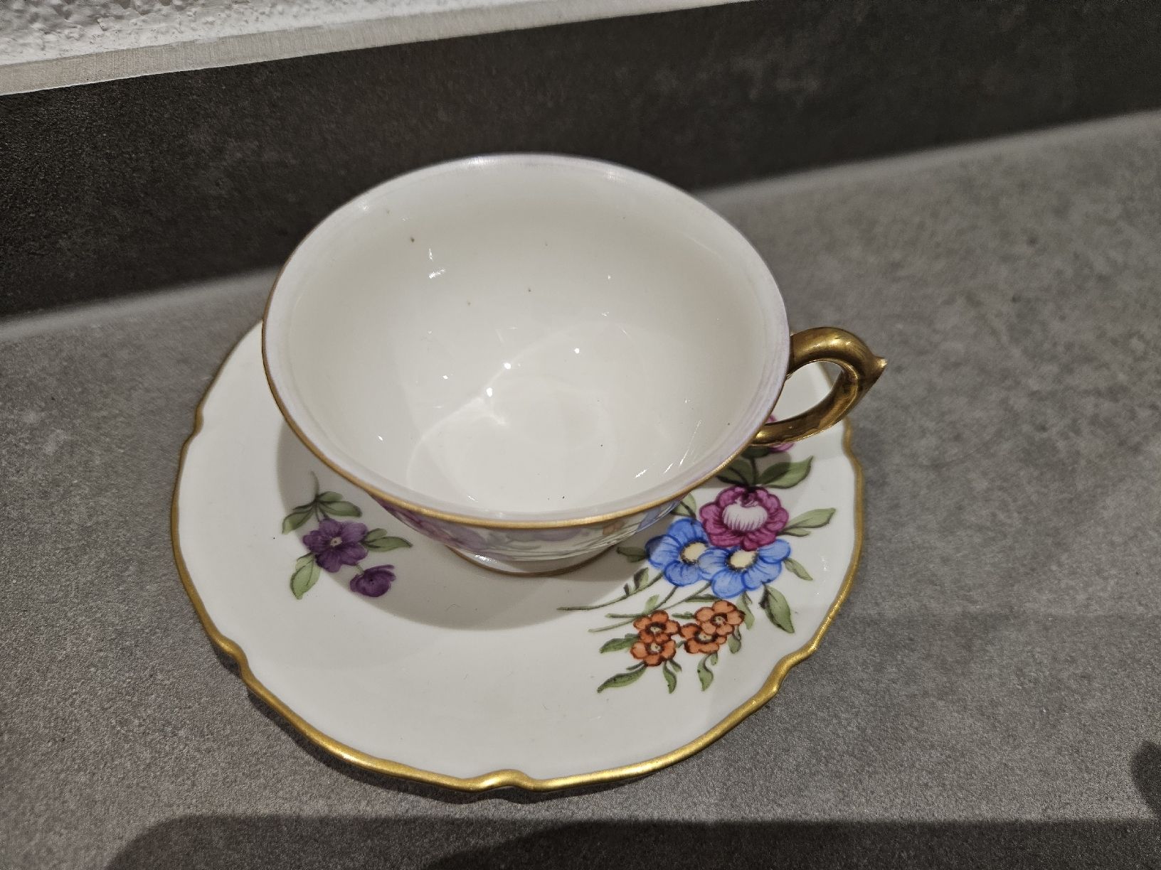 Tazze: Langenthaler Kaffeetasse und Unterteller 1947 handbemalt – Usato da Heimenhausen venduto da Saint-Michel3360 1