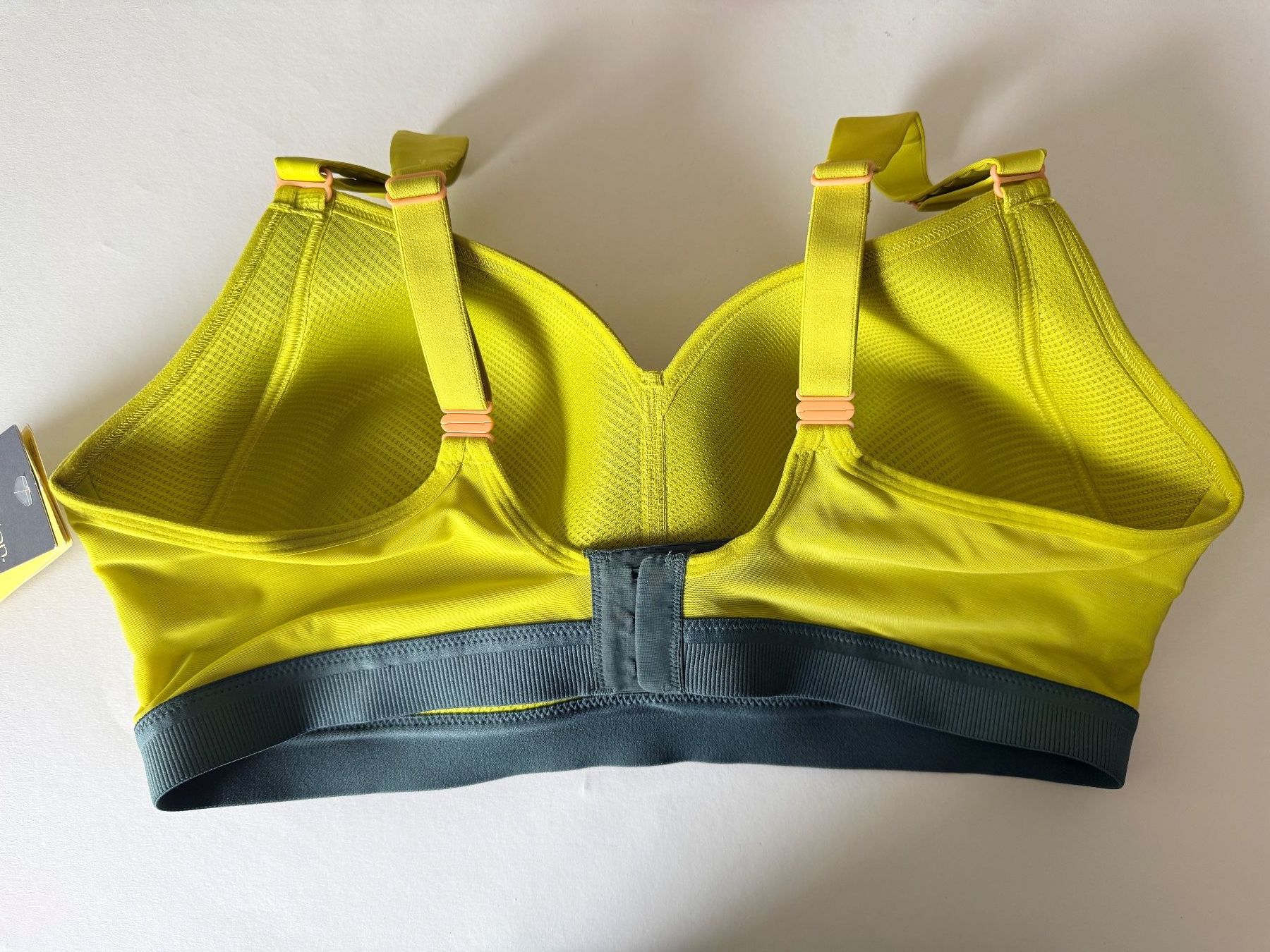 Triumph Altra biancheria intima: TRIUMPH, Sport-BH TRIACTION GRAVITY Lite, Grösse 90D – Nuovo e nell'imballaggio originale da Rudolfstetten venduto da gst_g7xl 5