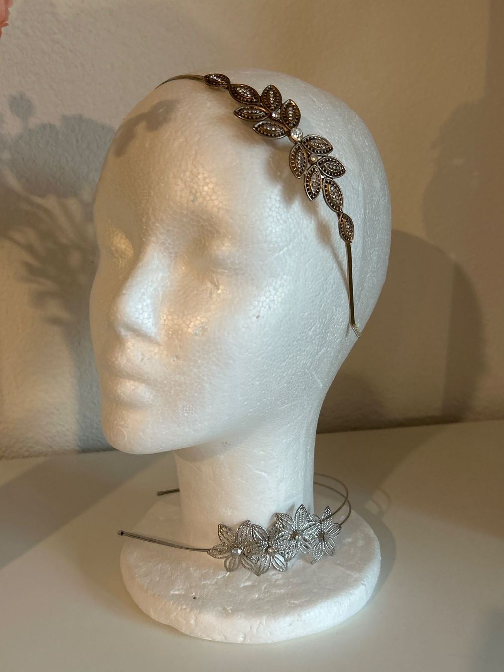 Accessori per capelli: 2 Haarreif mit Blumen /Schmucksteinen silber /bronzefarben – Usato da Brunnen venduto da Nala2929 5