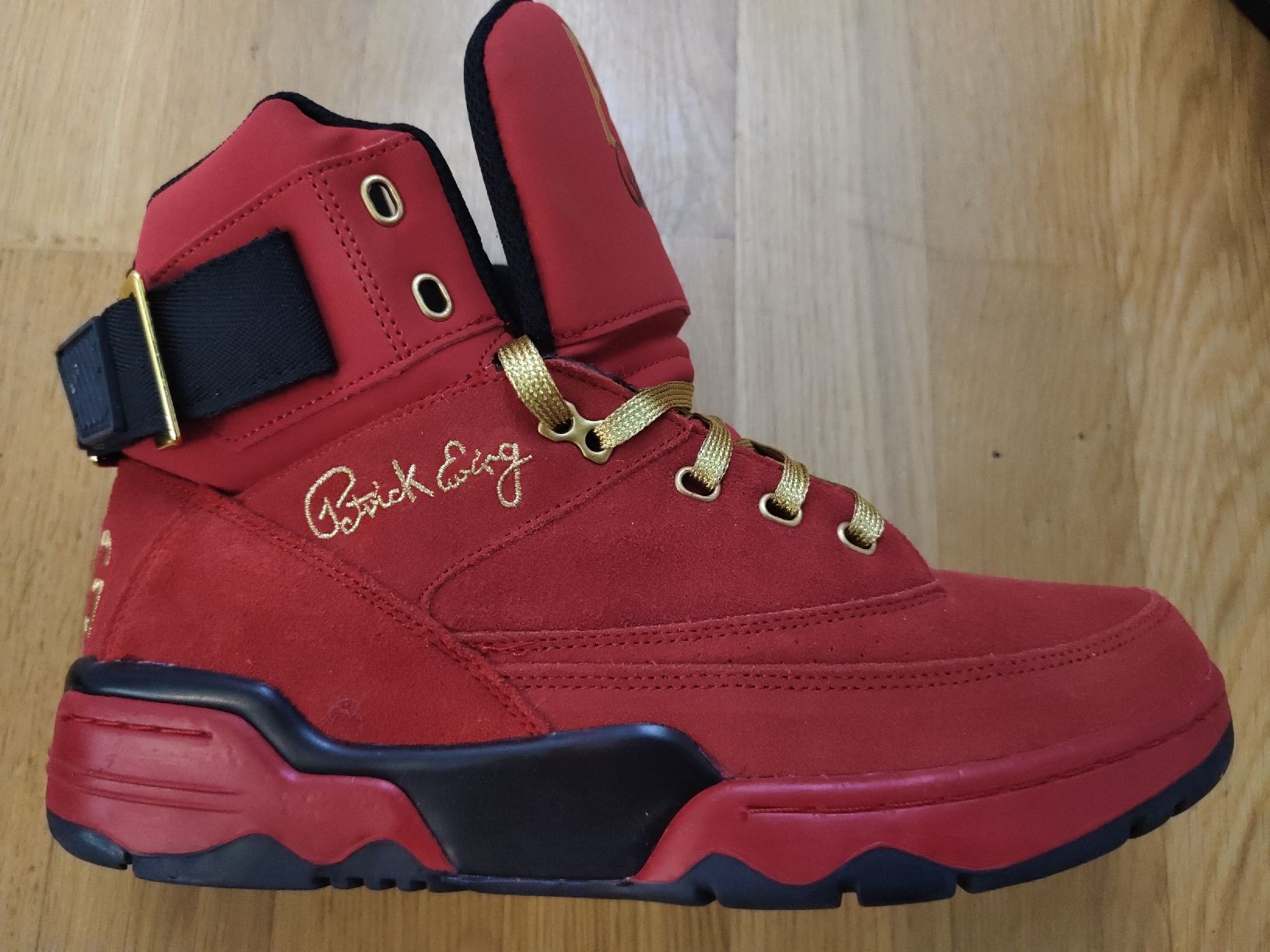 Scarpe da uomo: Ewing Focus Red Suede, Size 44, Iconic Design! – Nuovo (secondo la descrizione) da Gümligen venduto da tha_ydn6 1