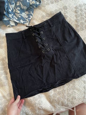 Schwarzer Jeans Minirock mit Schnürung Grösse S