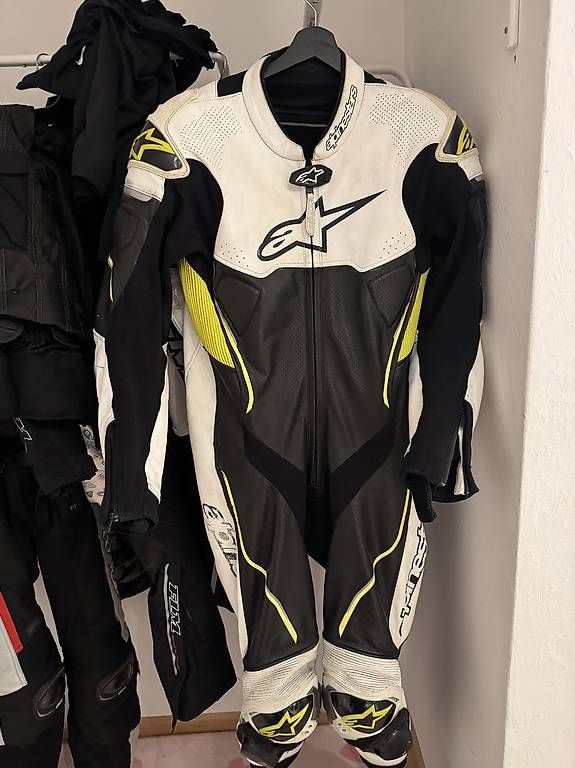 Costumes, combinaisons de sport et fonctionnelles: Alpinstars Einteiler Rennkombi – D'occasion à Möhlin par Hanari