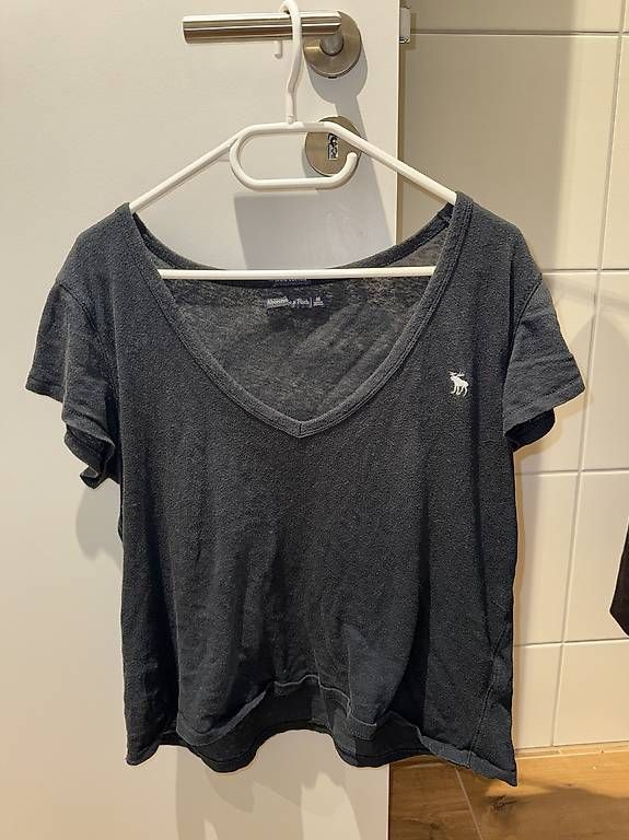 Abercrombie T-shirt: Abercrombie T-Shirt schwarz Grösse M – Nuovo (secondo la descrizione) da Lachen SZ venduto da nathiisch 1
