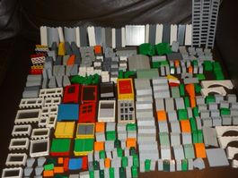(5)LEGO 300 STK.CA. TÜREN FENSTER DACHSTEINE....NEU UND ALT