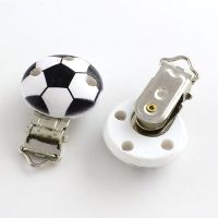 Schnuller Clip Fussball Holz / Ausverkauf Aktion
