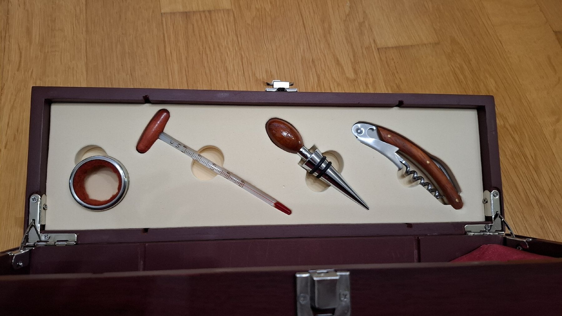 Sonstiges: Weingeschenkbox – Gebraucht aus Gossau SG von eve_fx8x 1