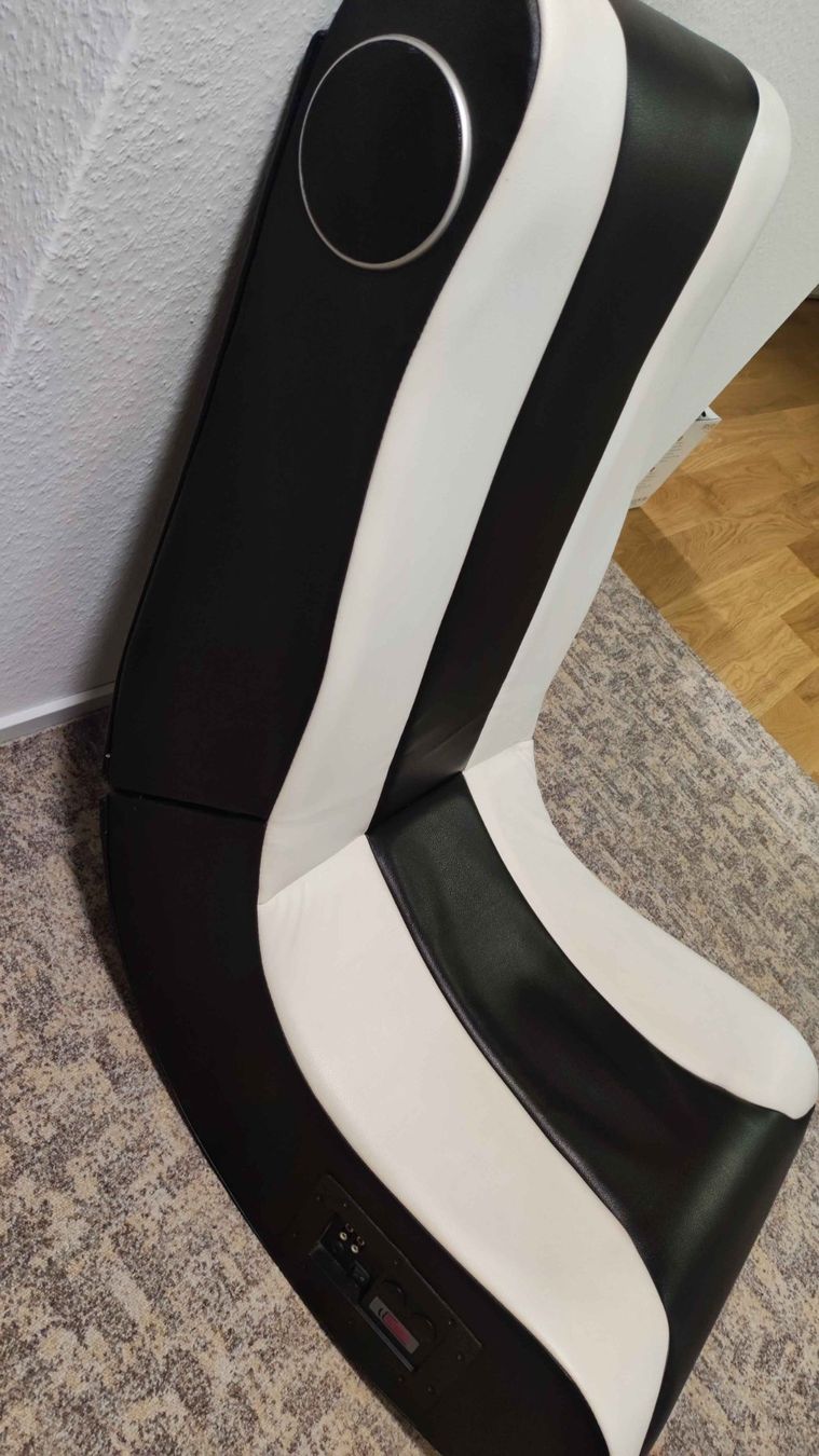 Poltrone: Gamer Sessel mit Sound System schwarz/weiss – Usato da Hägendorf venduto da DerSchweizer1998 1