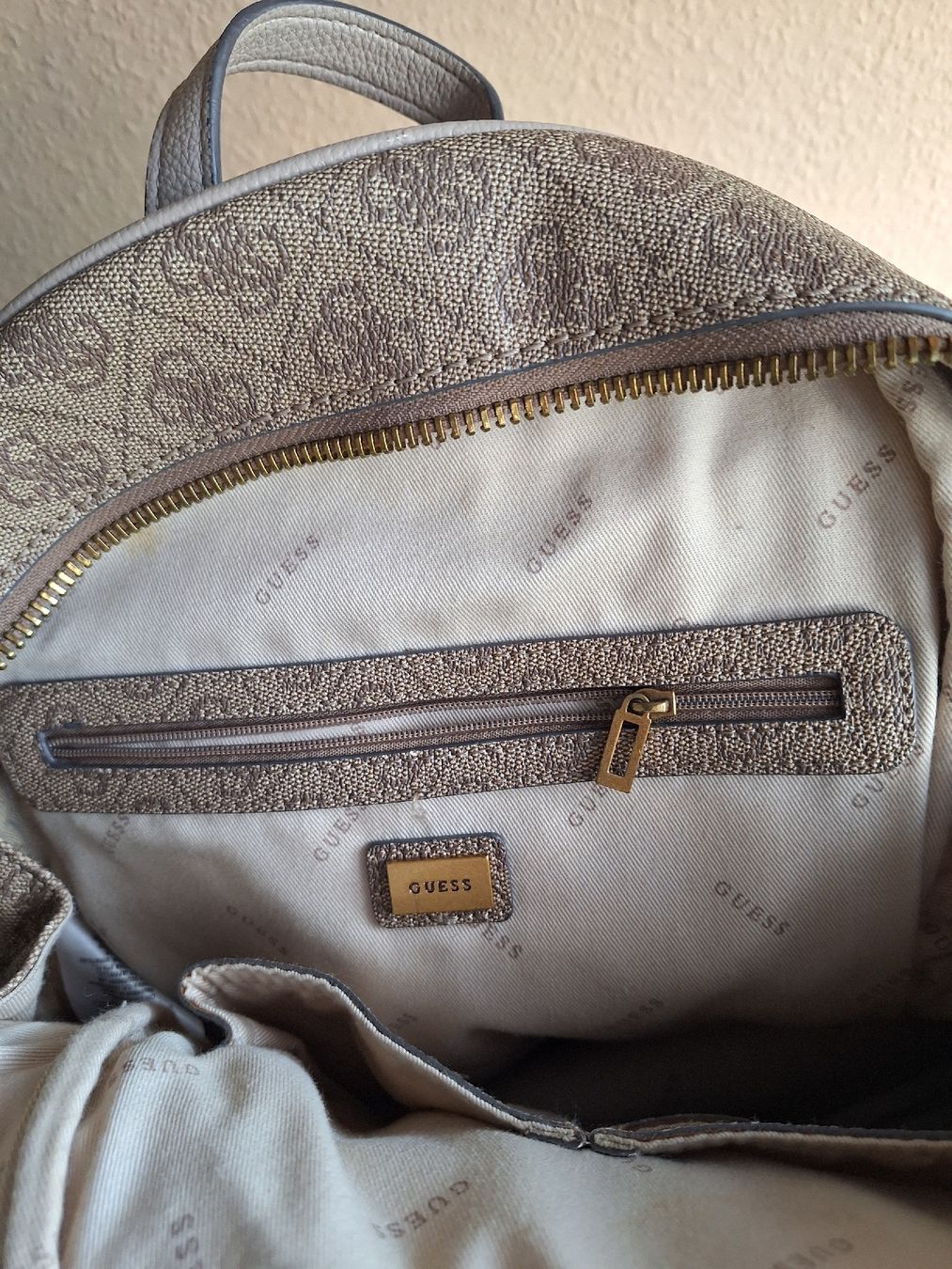 Guess Rucksäcke: Guess Damen Rucksack  – Gebraucht aus Sursee von Schuepbi 2