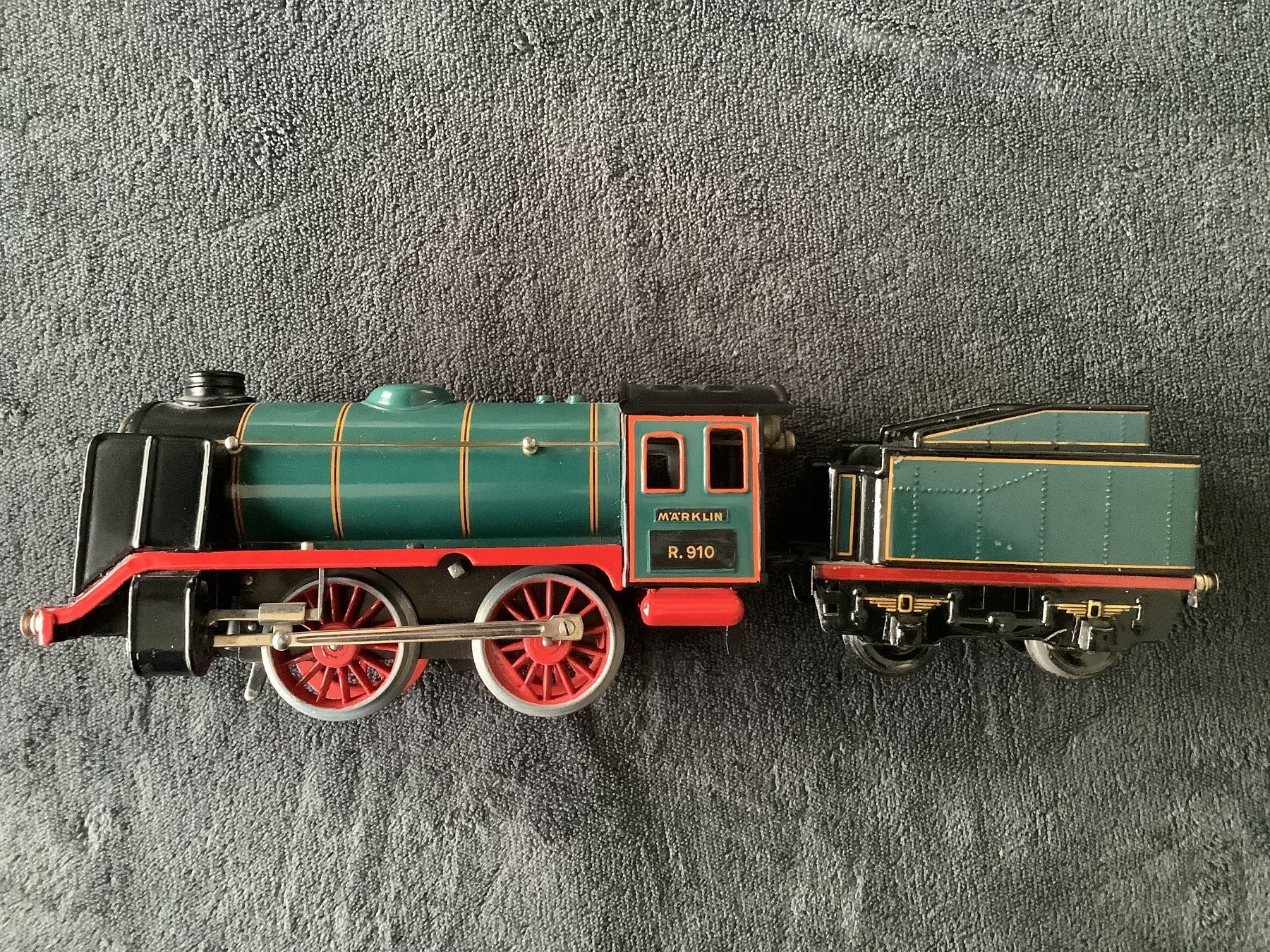 Märklin Modellini di ferrovie: Märklin Spur 0 - Dampflok mit Tender R 910 – Usato da Glis venduto da nice68 5