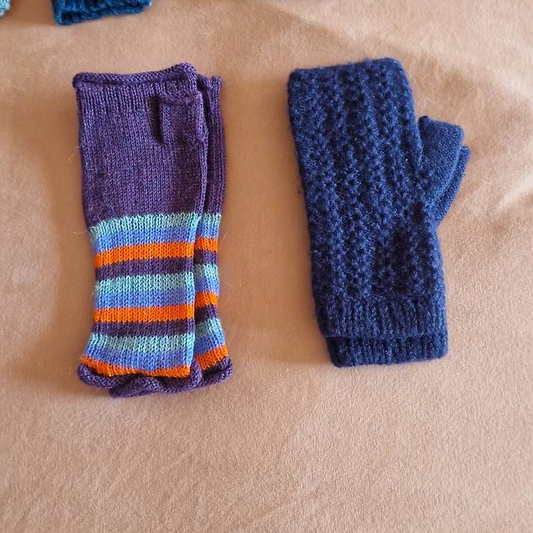 Guanti & manicotti: Premium Alpaca Fingerloses Handschuh aus Peru – Usato da Dättlikon venduto da g.manuele
