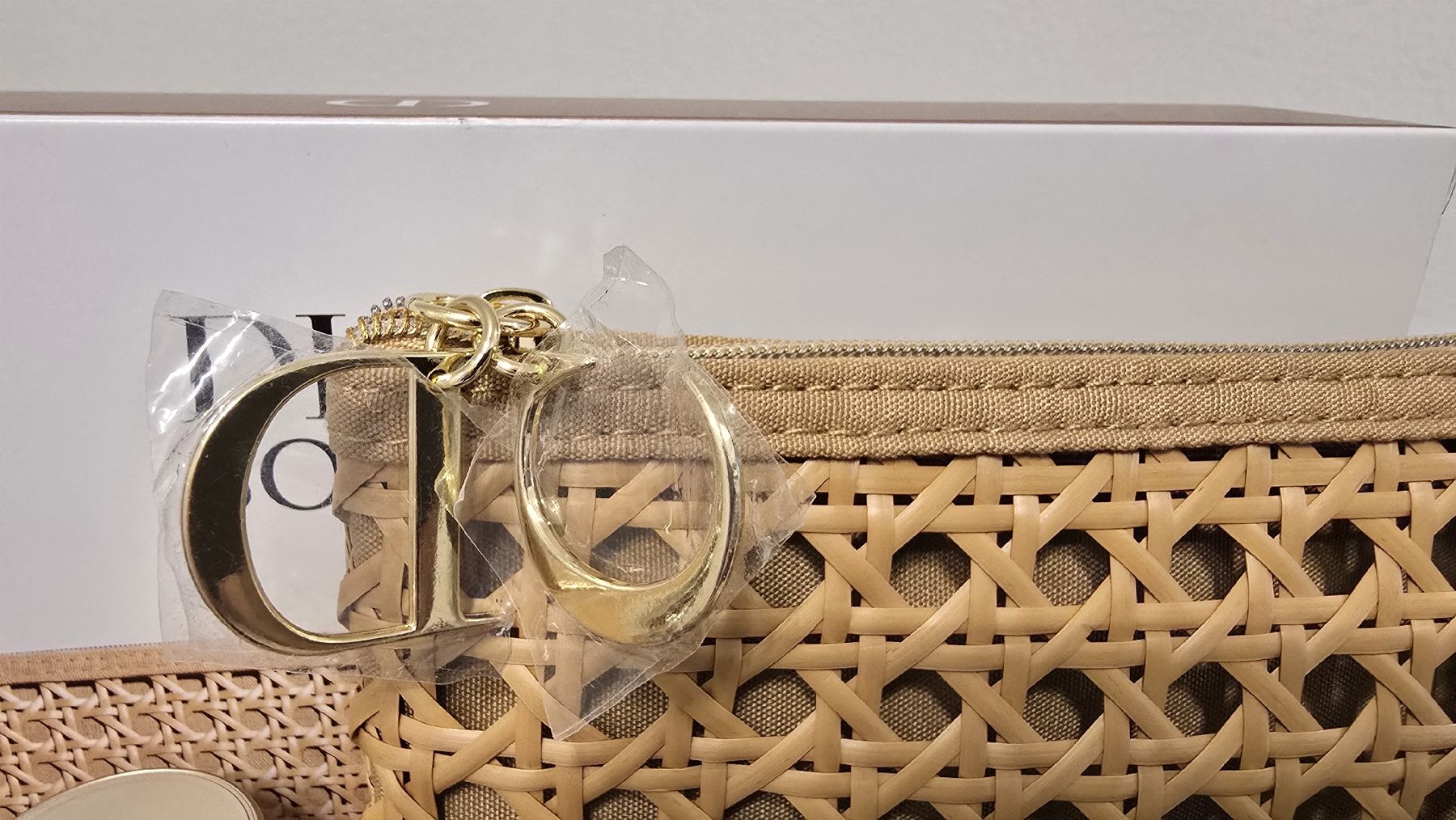 Dior Kosmetikkoffer: Original Dior Cluch aus dem Solar Set – Neu (gemäss Beschreibung) aus wallisellen von funkelsternchen5 2