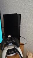 Sony PlayStation 5 Konsole mit zwei Controllern schwarz