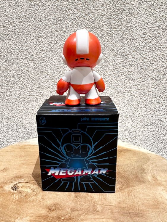 Kidrobot Capcom Red Mega Man Vinyl Mini Figur rare anime | Kaufen auf ...