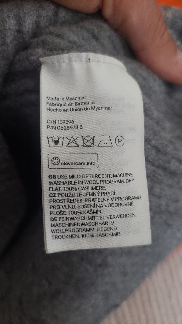 Maglioni & Felpe: Kashmir Pullover/eingelaufen – Difettoso da Basel venduto da O-MEGA 3
