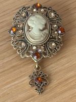 Luxus Elegante  Brosche mit Kunstperlen Farbe: Silber