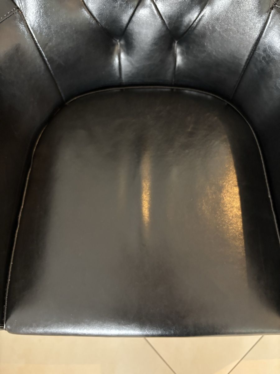 Pfister Stühle: Leder Polsterstuhl schwarz 2 Stck. – Gebraucht aus Tuggen von TG_SZ 5