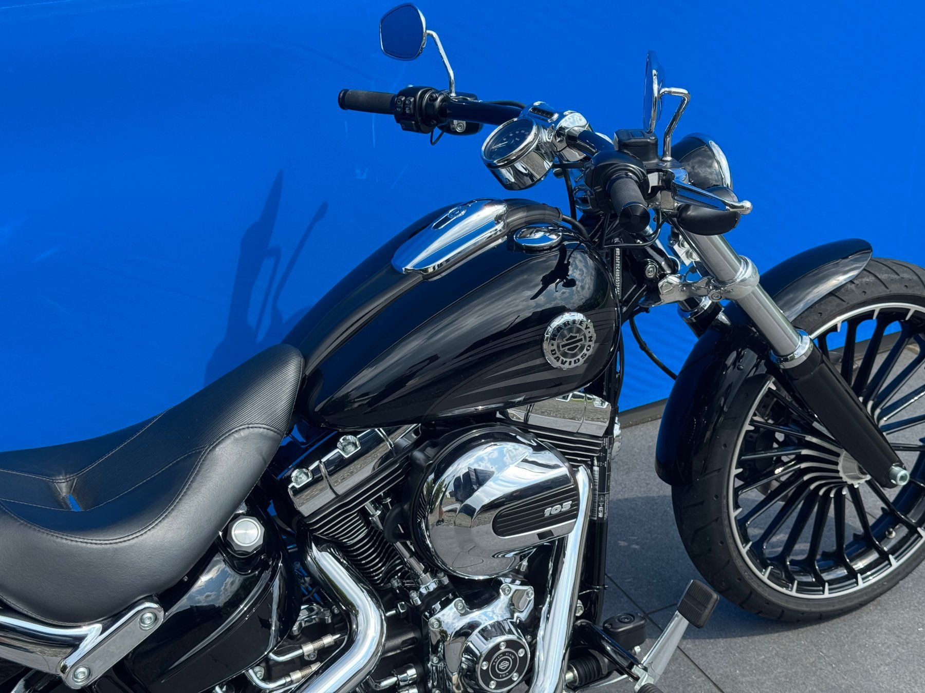 Harley-Davidson Chopper: HARLEY-DAVIDSON FXSB Breakout 103 ABS, 35 KW, Keyless – Gebraucht aus Escholzmatt von Wikinger11 3