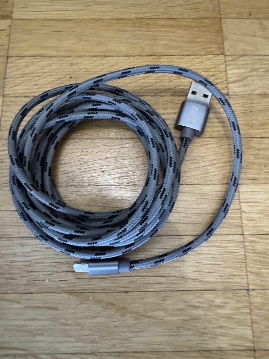 Cavi: Cavo Lightning USB grigio e nero! – Usato da Viganello venduto da BlackPanda0003