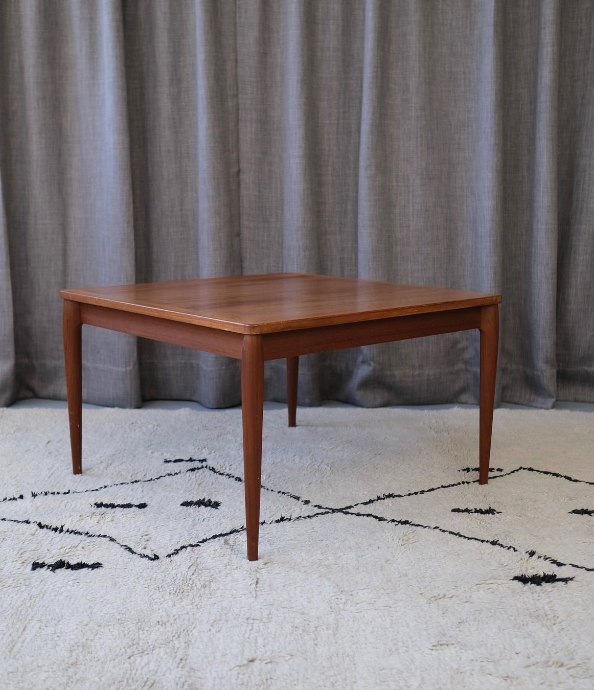 Tavoli: Mid Century Teak side Table, Denmark 1960,s – Usato da Bern venduto da Zmodern_VIN 1