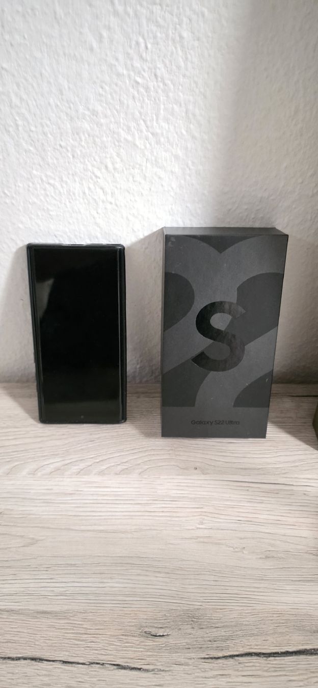 Samsung Telefoni cellulari / Smartphones: Samsung Galaxy S22 Ultra – Usato da Zürich venduto da Abrar123