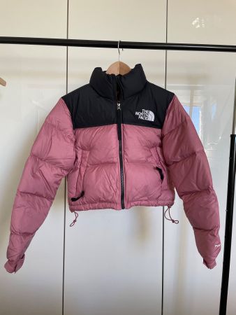 The North Face Nuptse 700 cropped