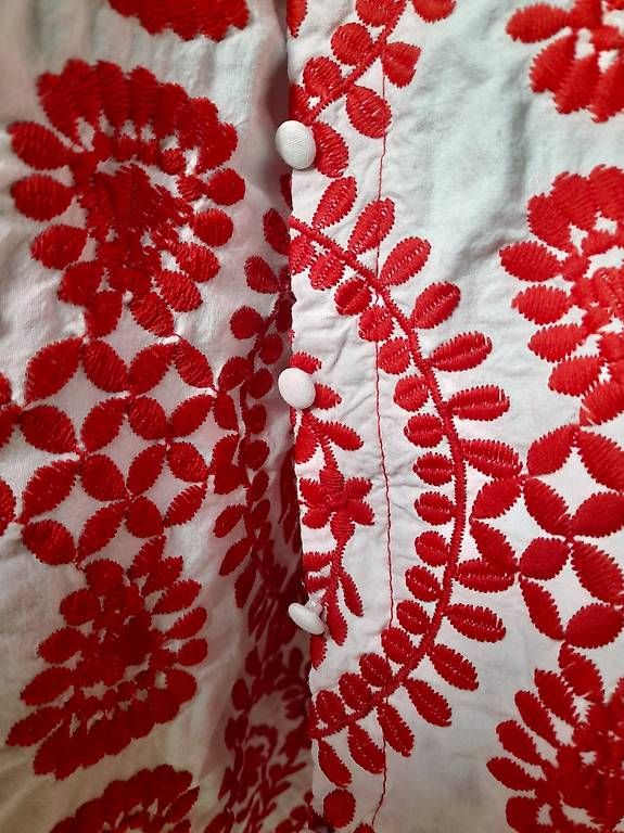 Camicette: Bluse mit rotem Blumenmotiv Gr. M – Usato da Dietlikon venduto da Asienka 2